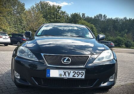 Lexus IS 220 IS 220d
