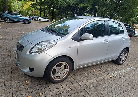 Toyota Yaris 1,3 TÜV Neu, 2.Hand, 132 t.k.