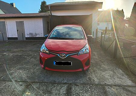 Toyota Yaris XP13M