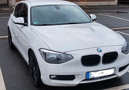 BMW 116i Sport Line Sport Line, weiß
