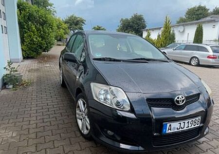 Toyota Auris 2,2-l-D-CAT D-CAT