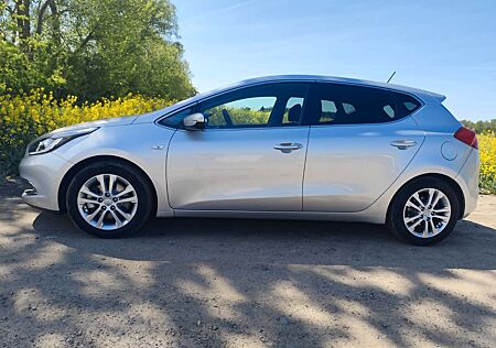Kia Cee'd / Ceed 1.6 CRDi Dream Team Edition Dre..