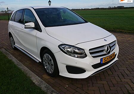 Mercedes-Benz B 220 d Ambition * EX POLITIE -- MARGE CAR *
