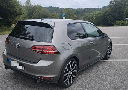 VW Golf Volkswagen VII GTI 1. Hand, Service neu 8-fach bereift