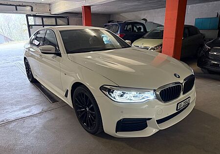 BMW 530i xDrive/M-Paket/Neupreis 96.060 Fr./Display