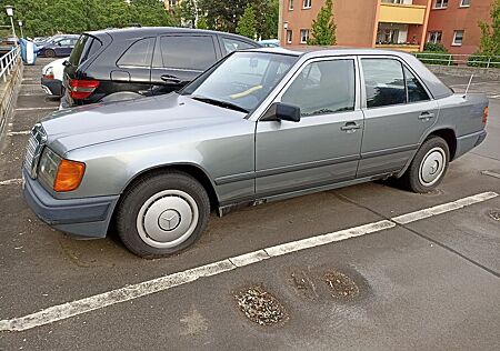Mercedes-Benz 260 E