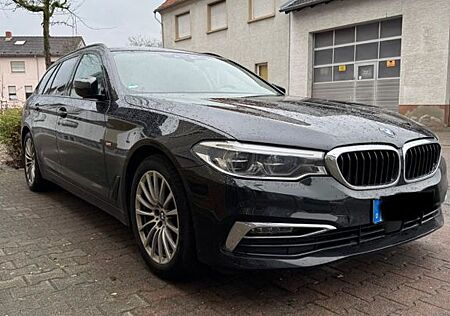 BMW 525d -LuxuryLine/KomfortLeder/Shadow/Assistent+