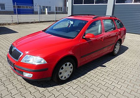 Skoda Octavia Combi Ambiente AHK, Sauber