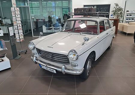 Peugeot 404 Limousine 1962 Original mit Patina