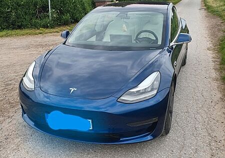 Tesla Model 3 Allradantrieb mit Dualmotor Long Ran...