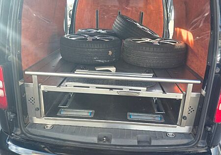 VW Caddy Volkswagen 2,0TDI Bestattungswagen