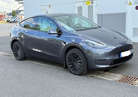 Tesla Model Y Long Range AWD | EZ 09/2022 | Grau