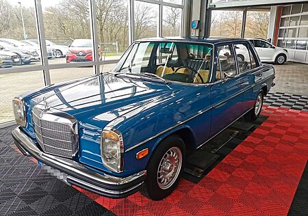 Mercedes-Benz 220