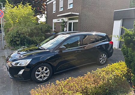 Ford Focus 1,0 EcoBoost 92kW Cool & Connect Turni...