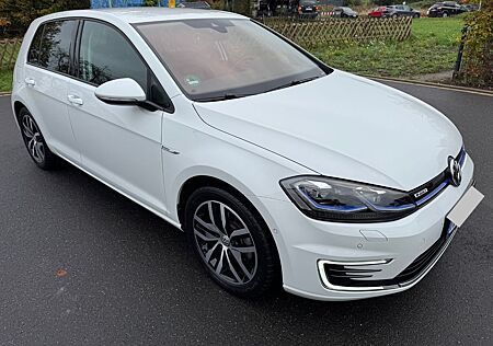 VW Golf Volkswagen E LEDER+LED+CCS+KAMERA+SPUR+ NAVI+ WÄRME