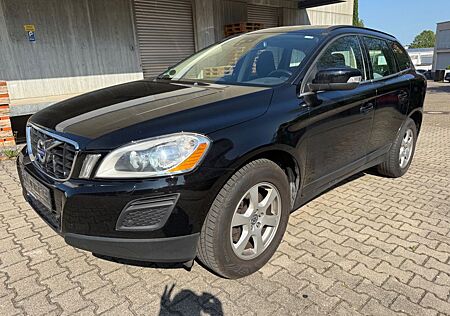 Volvo XC 60 XC60 Momentum AWD Panorama/8xbereift