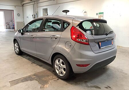 Ford Fiesta /5 Tür /97 PS /Einparkhilfe /USB/ Tüv neu