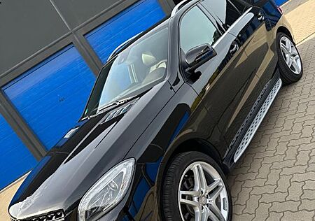Mercedes-Benz ML 350 4MATIC Edition 1 AMG Line 21 Zoll Designo