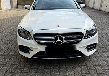 Mercedes-Benz E 220 d - AMG Line/Widescreen/Multibeam