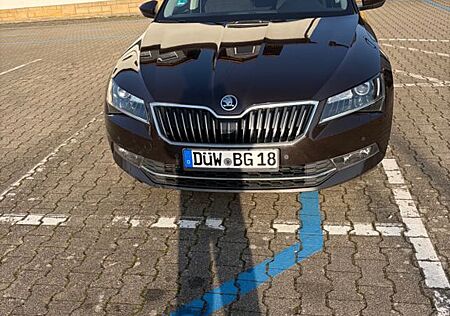 Skoda Superb 1.6 TDI DSG Style Combi Style