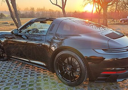 Porsche 992 Targa 4 GTS Black/Black letzter Verbrenner