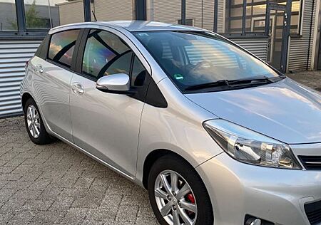 Toyota Yaris 1,33 TÜV NEU, 8-Fach bereift, RFK
