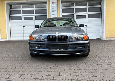 BMW 320i Automatik/Lückenlos Scheckheft !