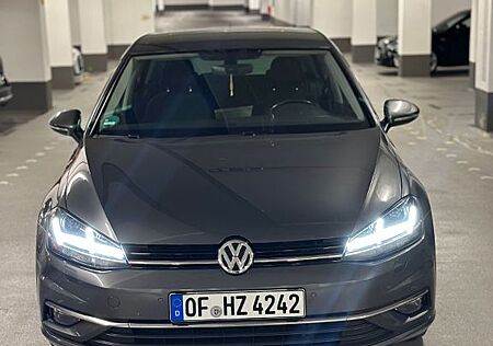 VW Golf Volkswagen 1.6 TDI DSG Sound