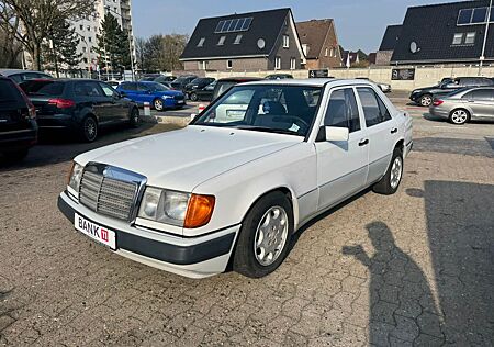 Mercedes-Benz 300 D Limousine Oldtimer H-Kennzeichen