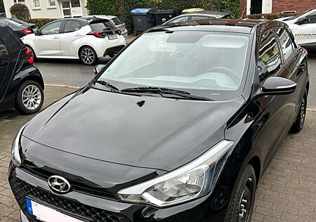 Hyundai i20 1.2 Scheckheftgepflegt