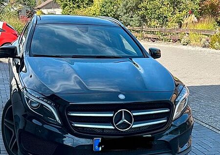 Mercedes-Benz GLA 250 4MATIC DCT AMG Line AMG Line