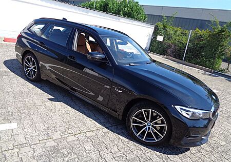 BMW 320e xDrive T Sport Aut. Vollleder Live - Cock.