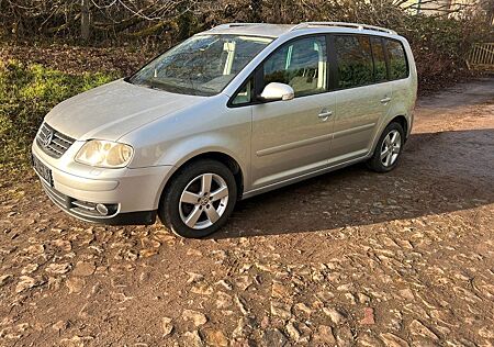 VW Touran Volkswagen 2.0 TDI DPF 7-Sitzer