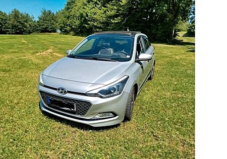 Hyundai i20 Schicker Schiebedach,Shz,Navi,Ledersitze