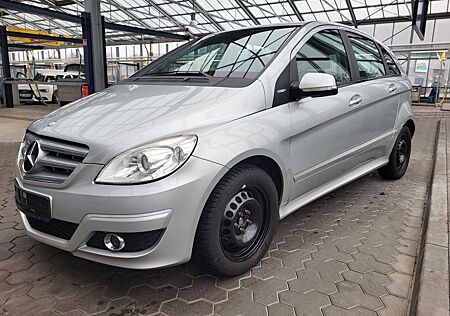 Mercedes-Benz B 180 . 1.7. BLUE EFFICIENCY. NAVI.