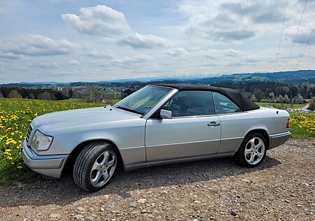 Mercedes-Benz 220