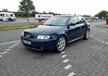 Audi S3 1.8 T quattro -