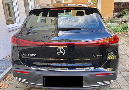 Mercedes-Benz EQA 300 4MATIC -
