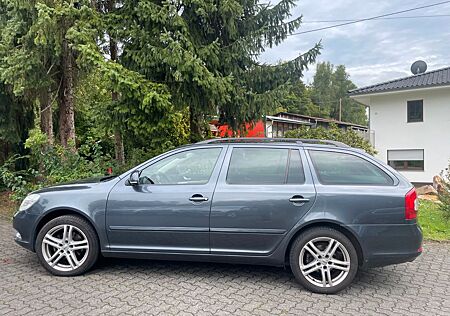 Skoda Octavia Combi Elegance 2.0 TDi,DSG,AHK, Xenon