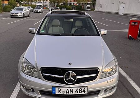 Mercedes-Benz C 200 CGI BlueEFFICIENCY ELEGANCE Autom. ELE...