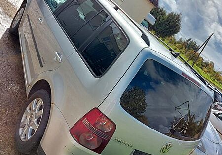 VW Touran Volkswagen 2.0 TDI 103kW DPF