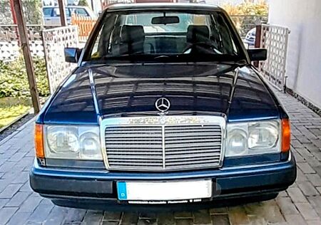 Mercedes-Benz 230