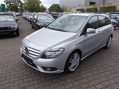 Mercedes-Benz B 180 , AHK, Navi, Sitzheizung, zus. Winterräder