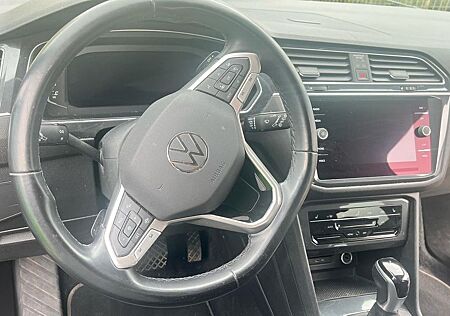 VW Tiguan Allspace Volkswagen 2.0 TDI SCR DSG 4MOTION Eleg...