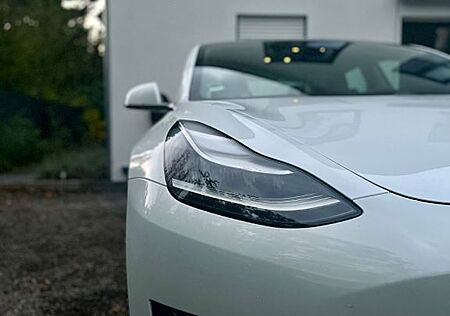 Tesla Model 3 Allradantrieb mit Dualmotor Long Ran...