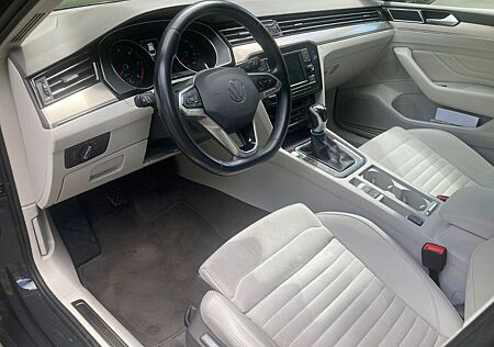 VW Passat Volkswagen 2.0 TDI SCR Elegance Elegance