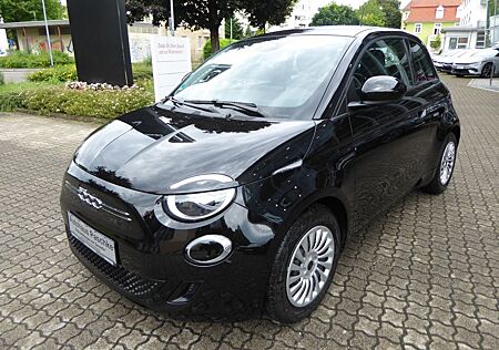 Fiat 500E Action