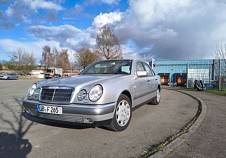 Mercedes-Benz E 320 ELEGANCE Elegance