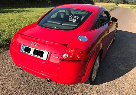 Audi TT Coupe 1.8T quattro 165 kW -