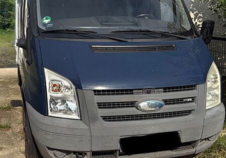 Ford Transit 2.2 TDCi für Export viel Rost